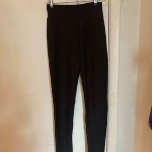 Black ribbed athletic leggings